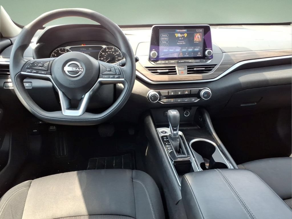 Used 2024 Nissan Altima 2.5 SV FWD image 8