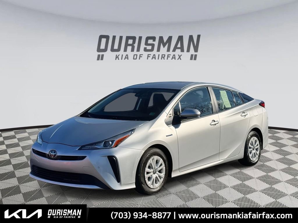 Used 2022 Toyota Prius LE image 2