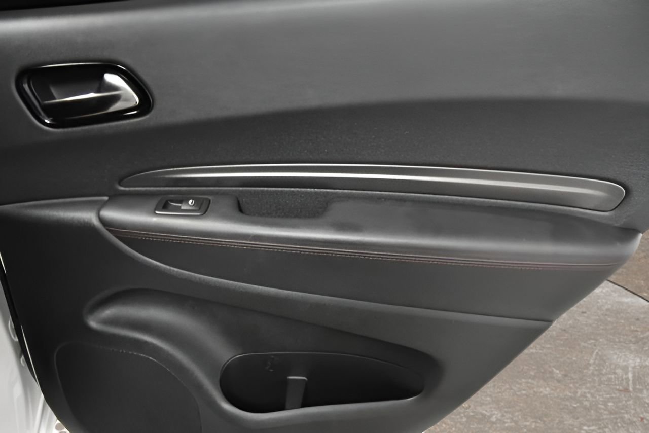 Used 2021 Dodge Durango R/T w/ Blacktop Package RWD image 14