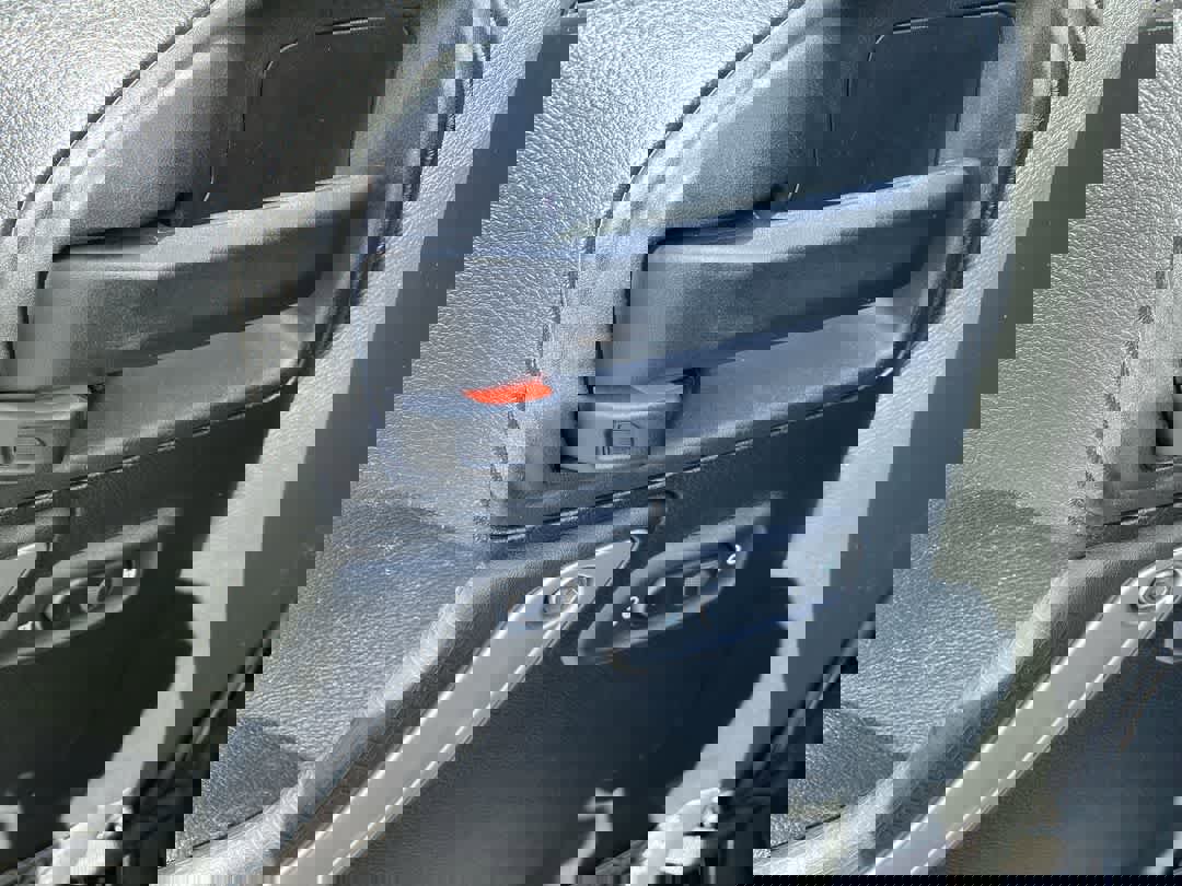 Used 2018 Jeep Wrangler Unlimited Sahara AWD/4WD image 12