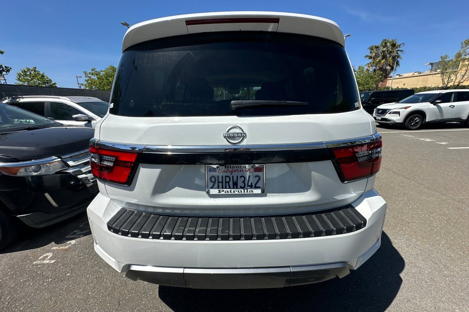 Used 2022 Nissan Armada SL w/ Captain's Chairs Package image 6