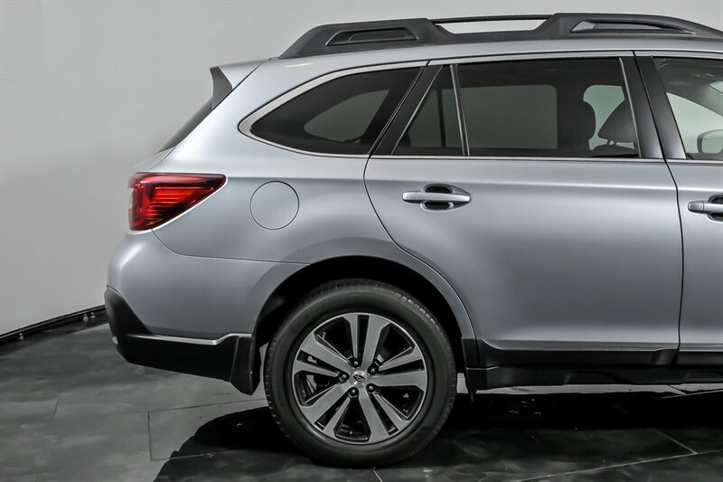 Used 2018 Subaru Outback 2.5i Limited AWD/4WD image 11