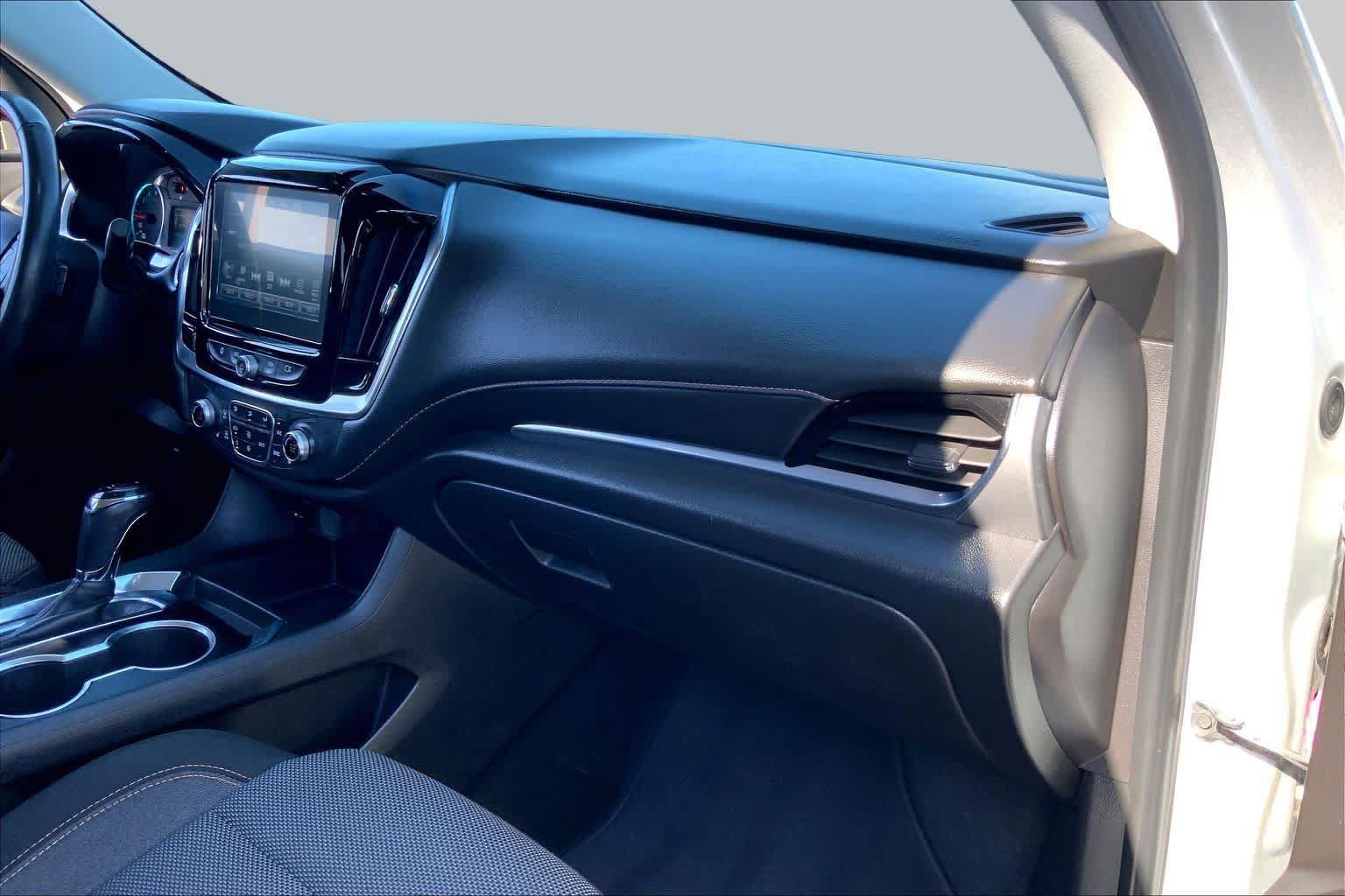 Used 2019 Chevrolet Traverse LT FWD image 19