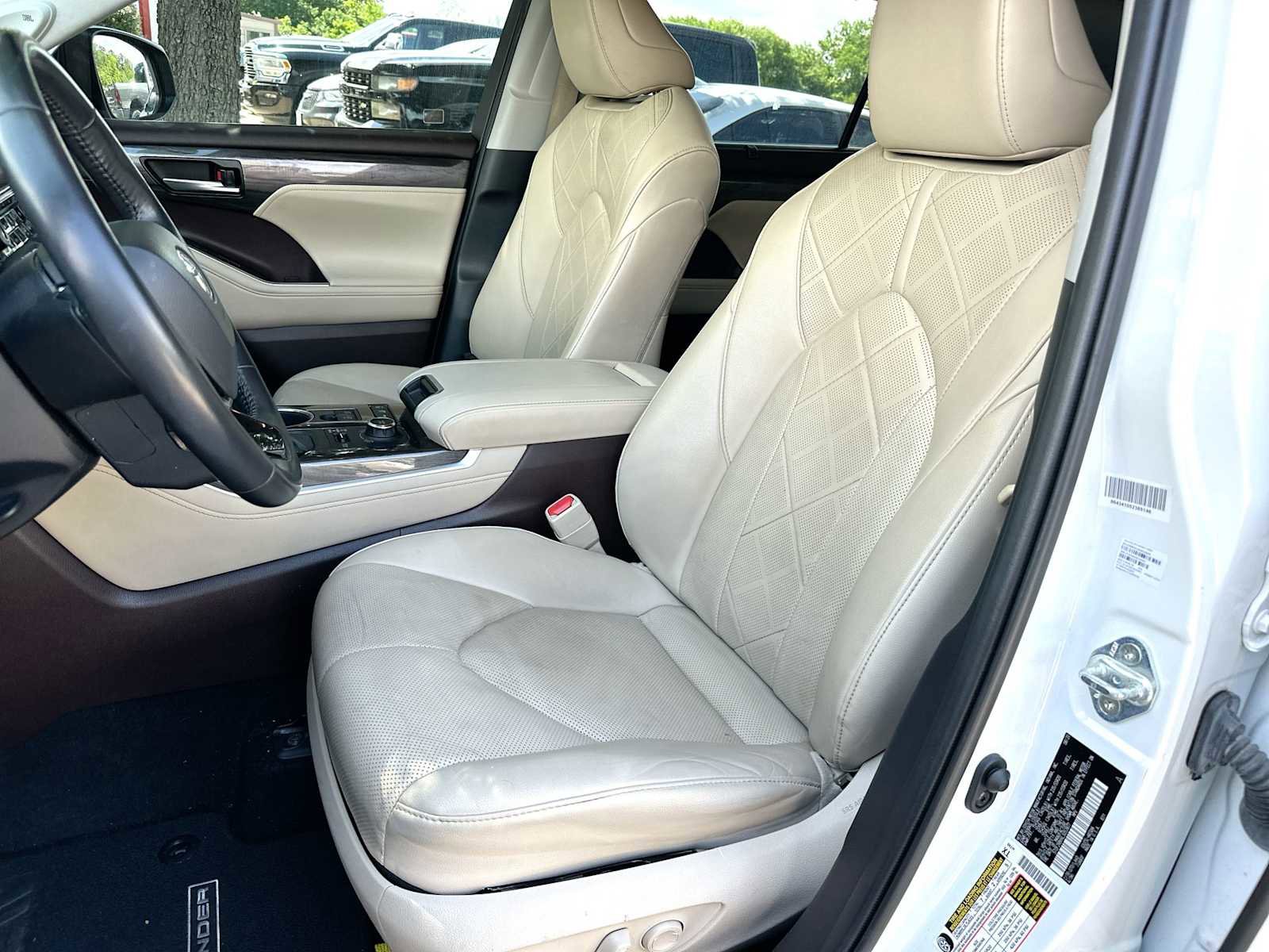 Used 2020 Toyota Highlander Platinum image 17