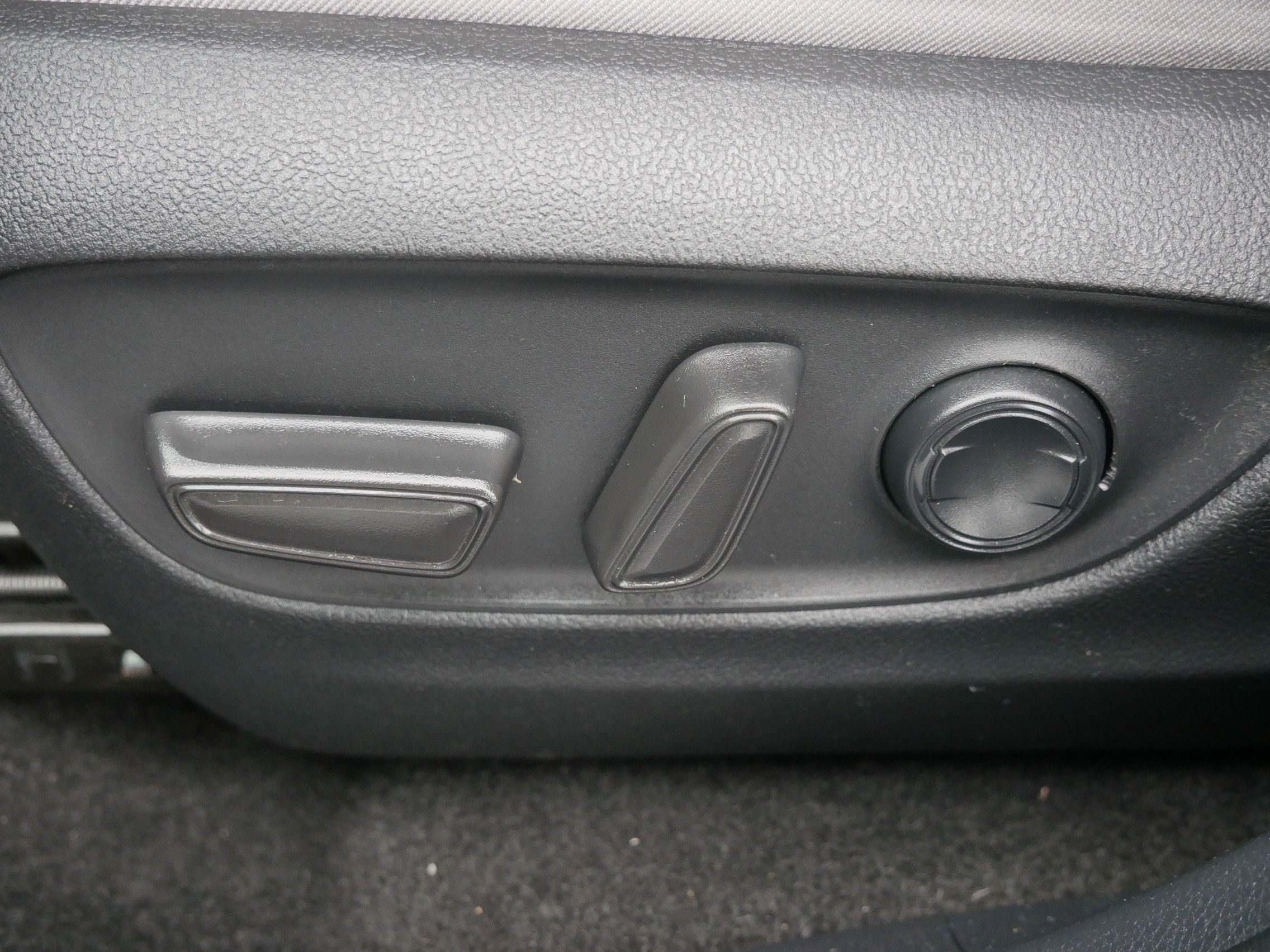 Used 2020 Toyota RAV4 XLE image 20