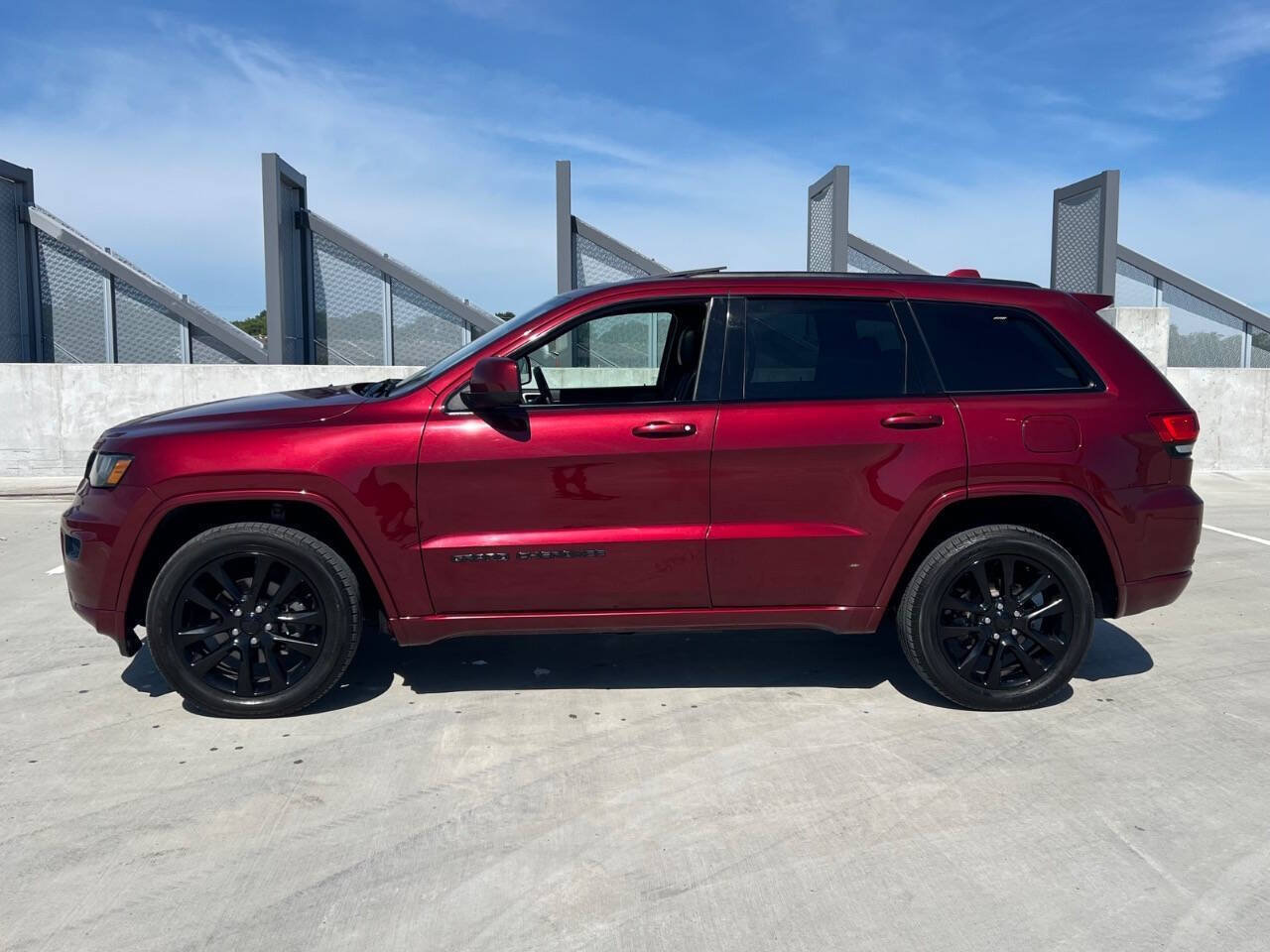 Used 2019 Jeep Grand Cherokee Altitude AWD/4WD image 7