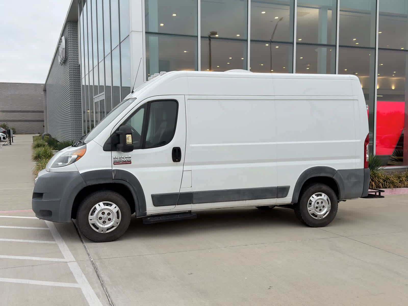 Used 2014 RAM ProMaster 2500 w/ Premium Appearance Group FWD image 4