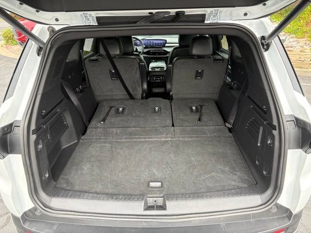 Used 2025 Buick Enclave Preferred AWD/4WD image 9