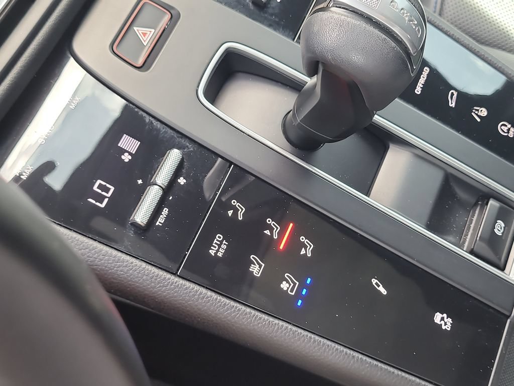 Used 2022 Porsche Macan S AWD/4WD image 25