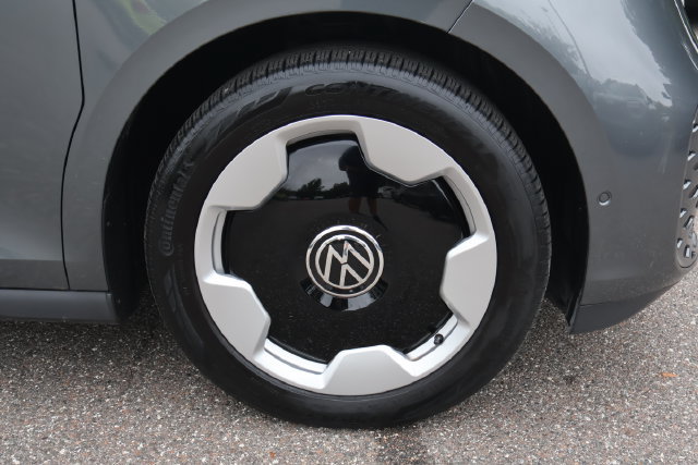 Certified 2025 Volkswagen ID. Buzz Pro S Plus AWD/4WD image 11