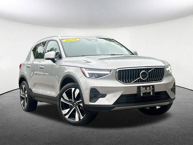 Used 2024 Volvo XC40 B5 Plus AWD/4WD image 2