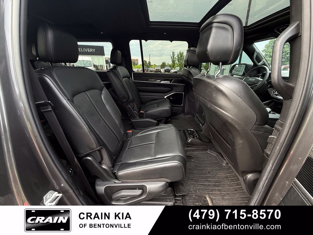 Used 2022 Jeep Wagoneer Series III w/ Premium Group I AWD/4WD image 28