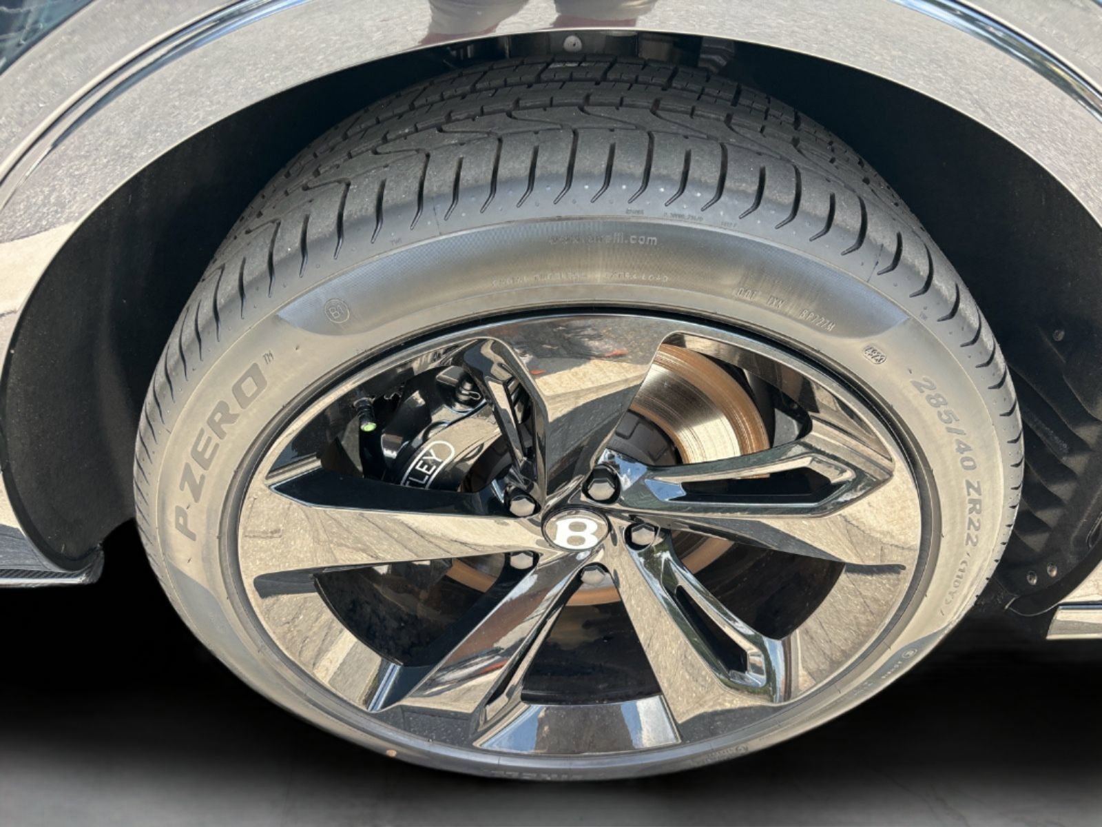 Used 2024 Bentley Bentayga image 42