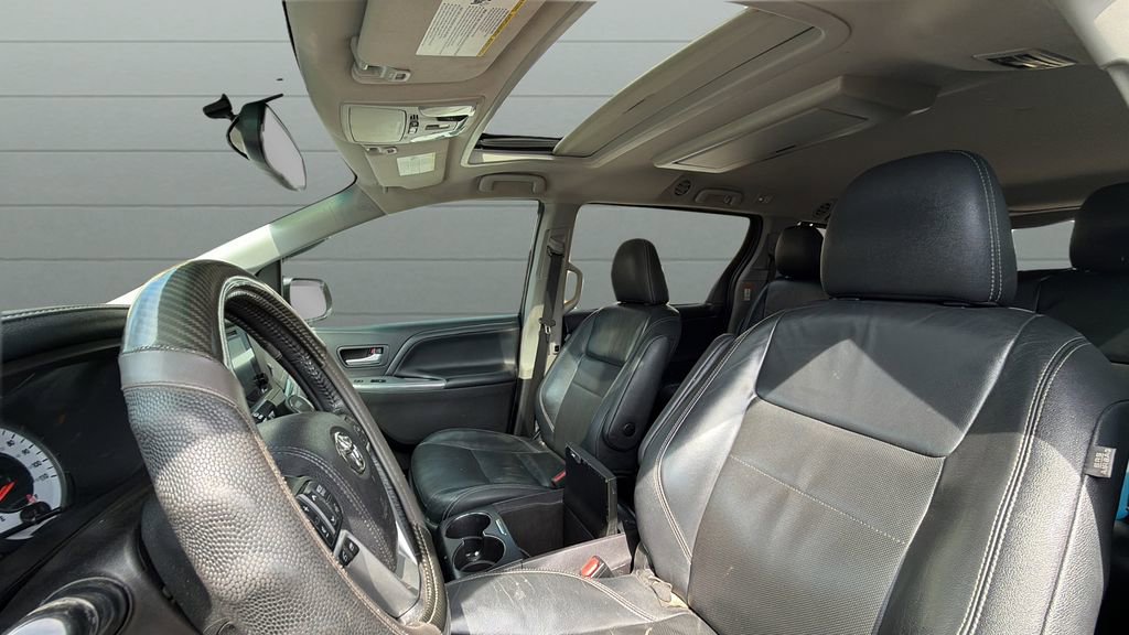 Used 2017 Toyota Sienna SE Premium FWD image 27