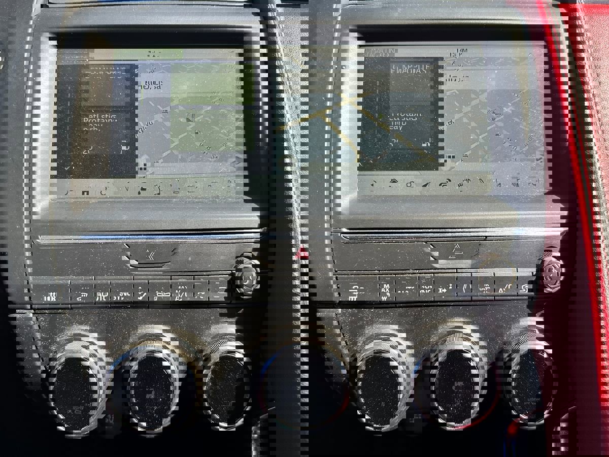 Used 2019 Jaguar E-PACE R-Dynamic SE image 21