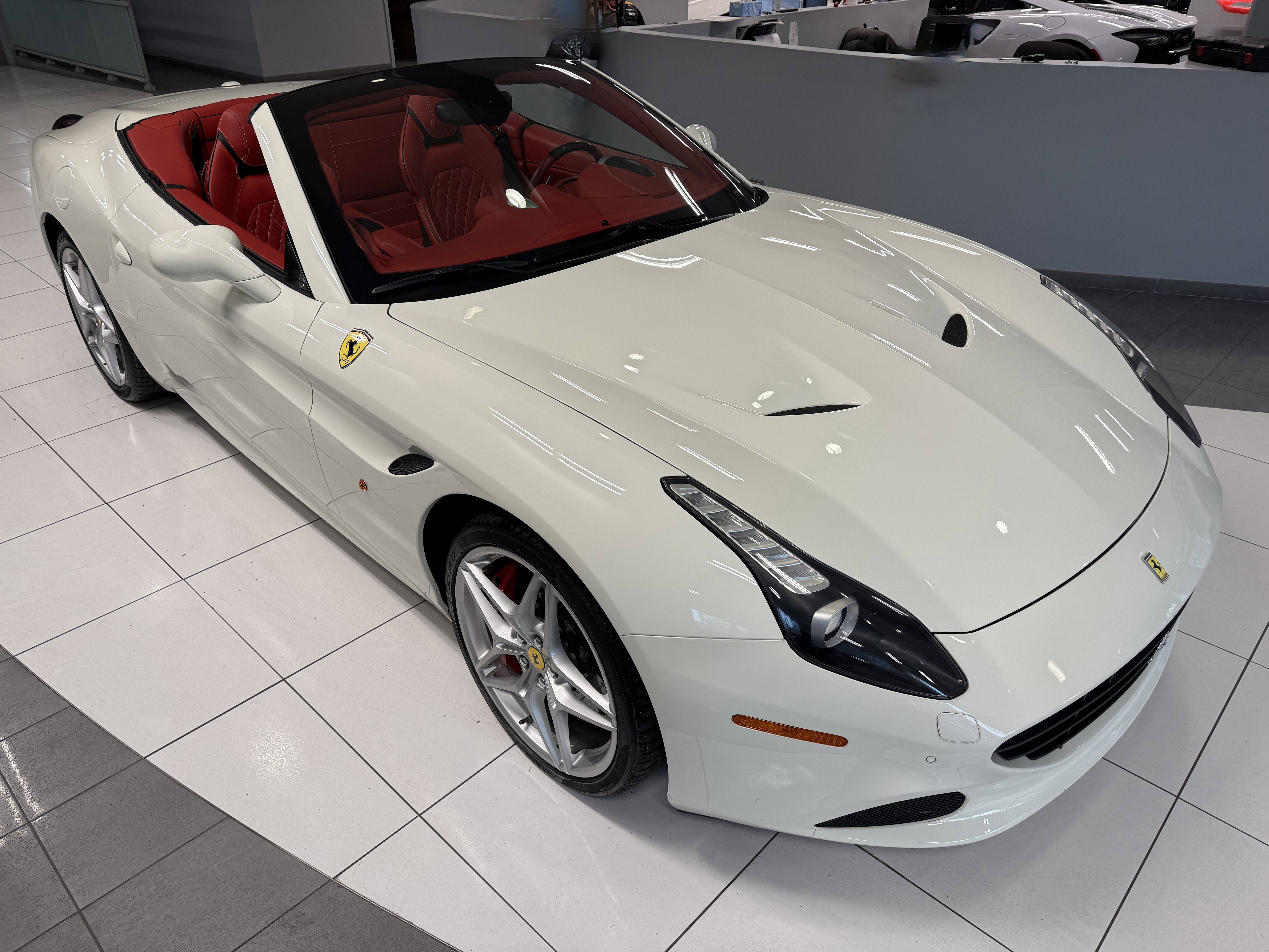 Used 2017 Ferrari California T image 19