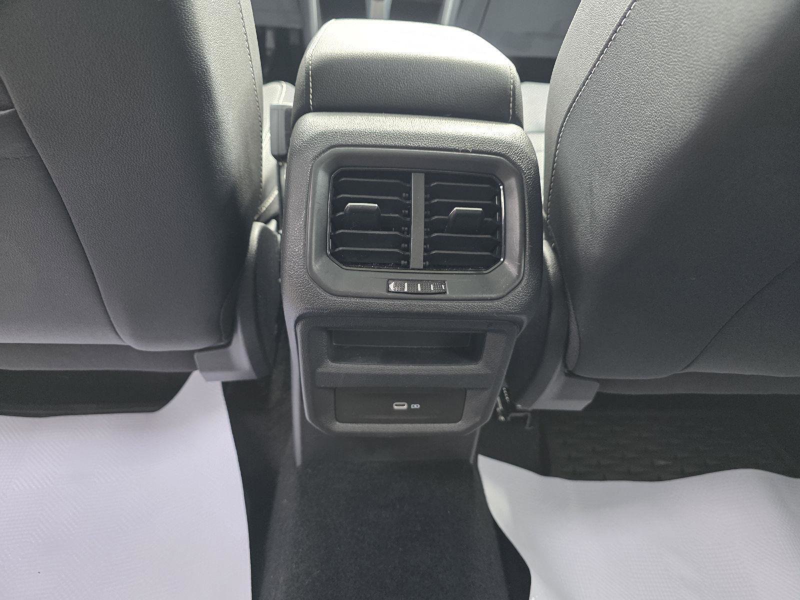 Used 2022 Volkswagen Taos SEL image 23