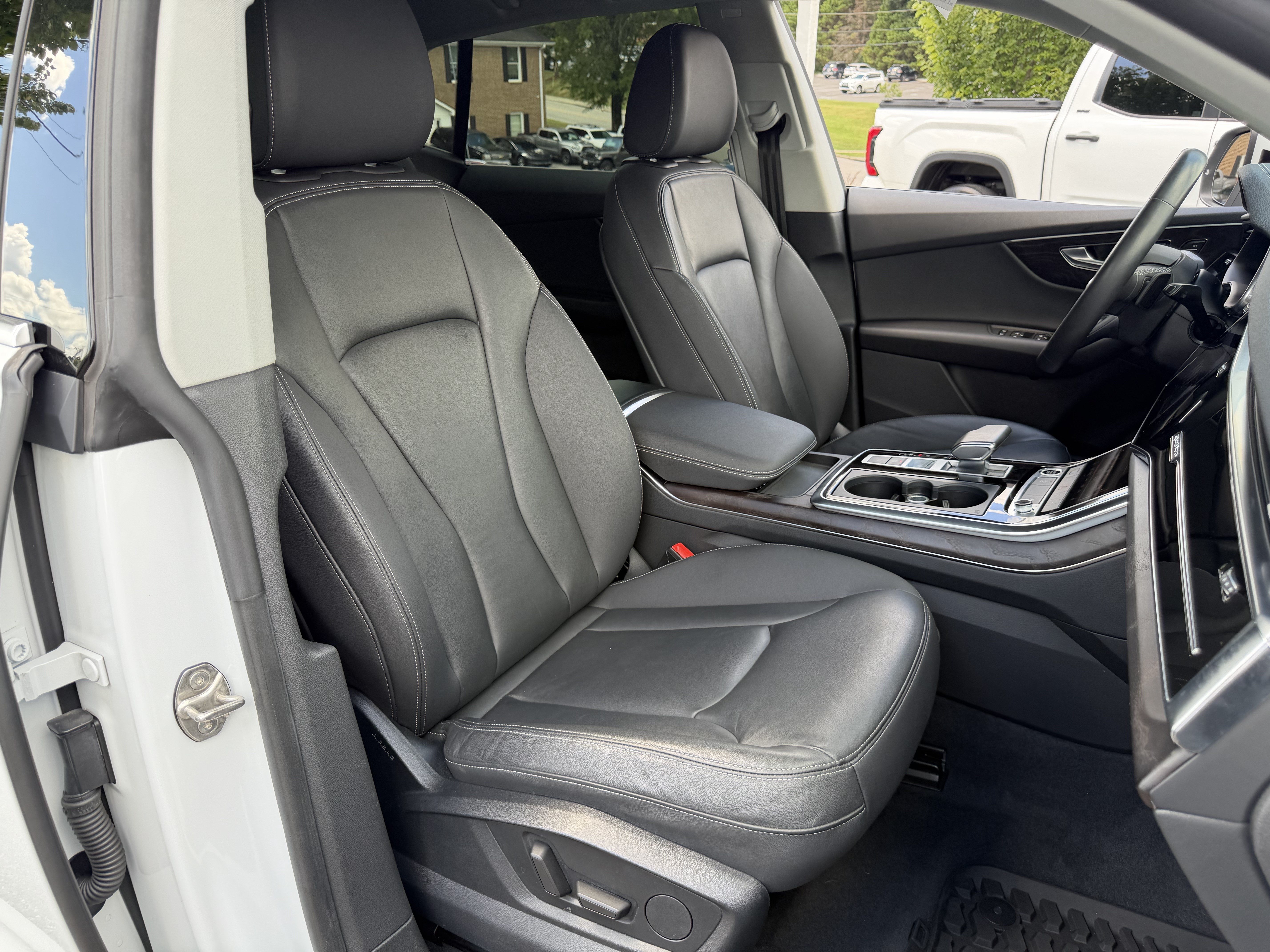 Used 2023 Audi Q8 Premium w/ Convenience Package AWD/4WD image 35