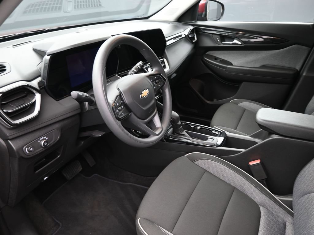 Used 2025 Chevrolet TrailBlazer LT FWD image 18