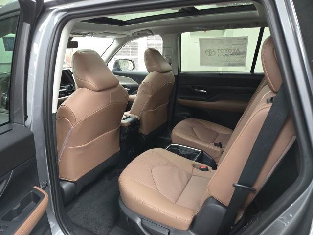 New 2026 Toyota Grand Highlander Platinum image 17