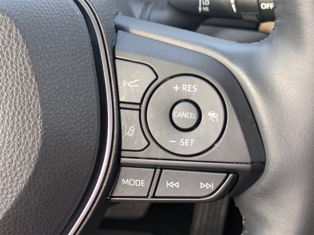 Used 2022 Toyota RAV4 XLE image 19