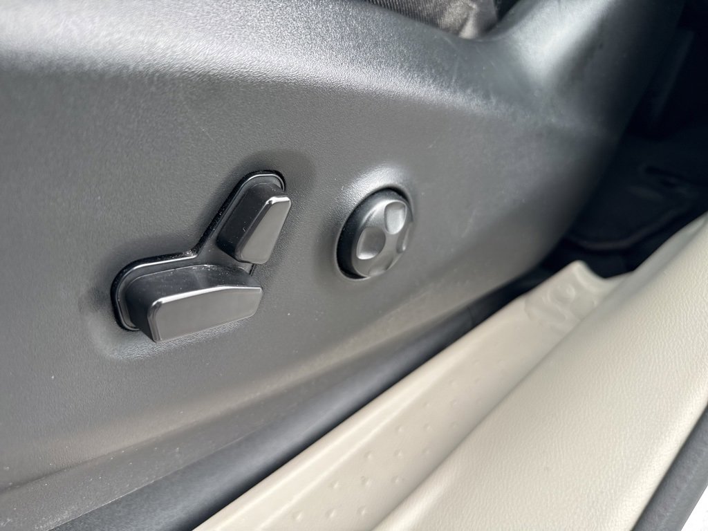 Used 2023 Chrysler Pacifica Limited image 11