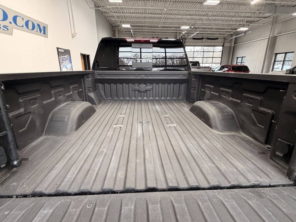Used 2024 Chevrolet Silverado 2500 LT w/ Midnight Edition image 8
