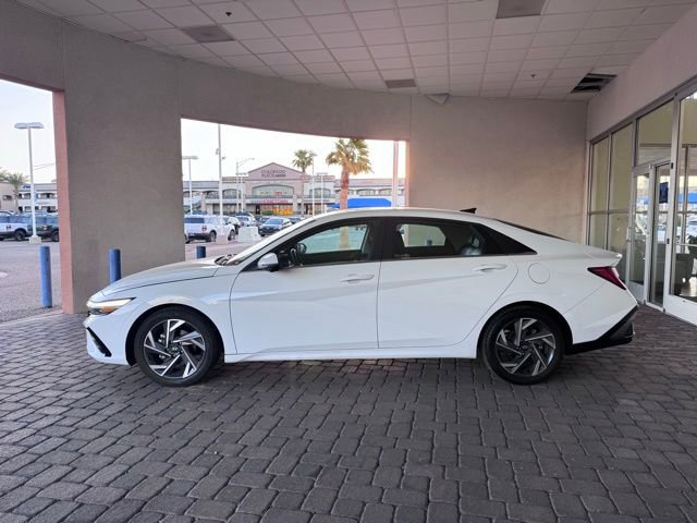 Used 2024 Hyundai Elantra Limited image 2