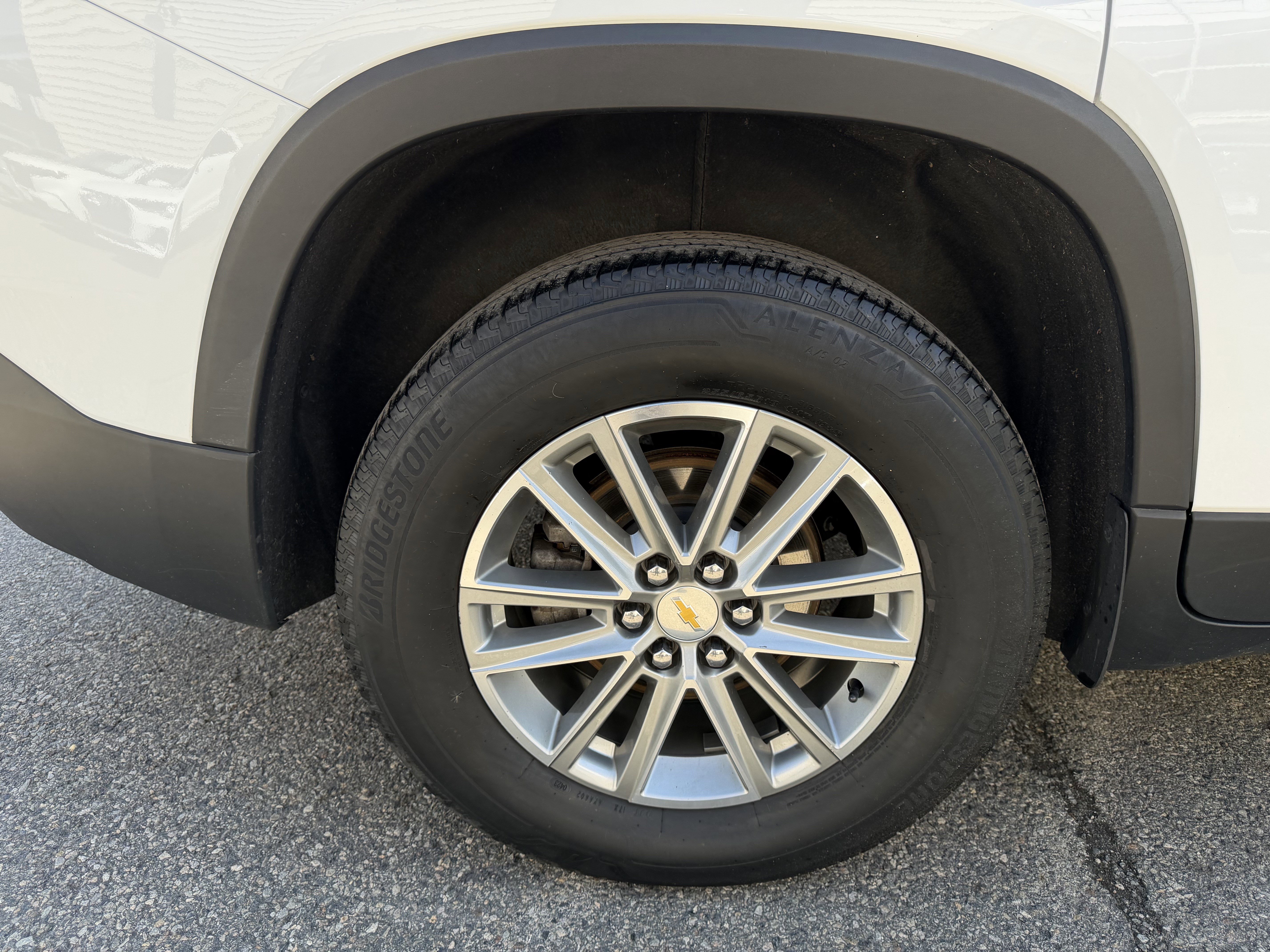 Used 2023 Chevrolet Traverse LT w/ LPO, Floor Liner Package AWD/4WD image 10