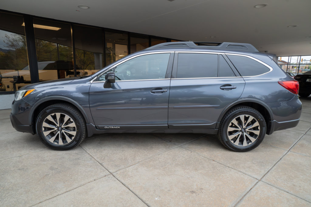 Used 2017 Subaru Outback 3.6R Limited AWD/4WD image 4