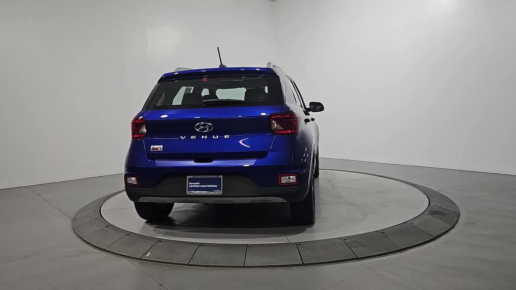 Certified 2025 Hyundai Venue SEL FWD image 4
