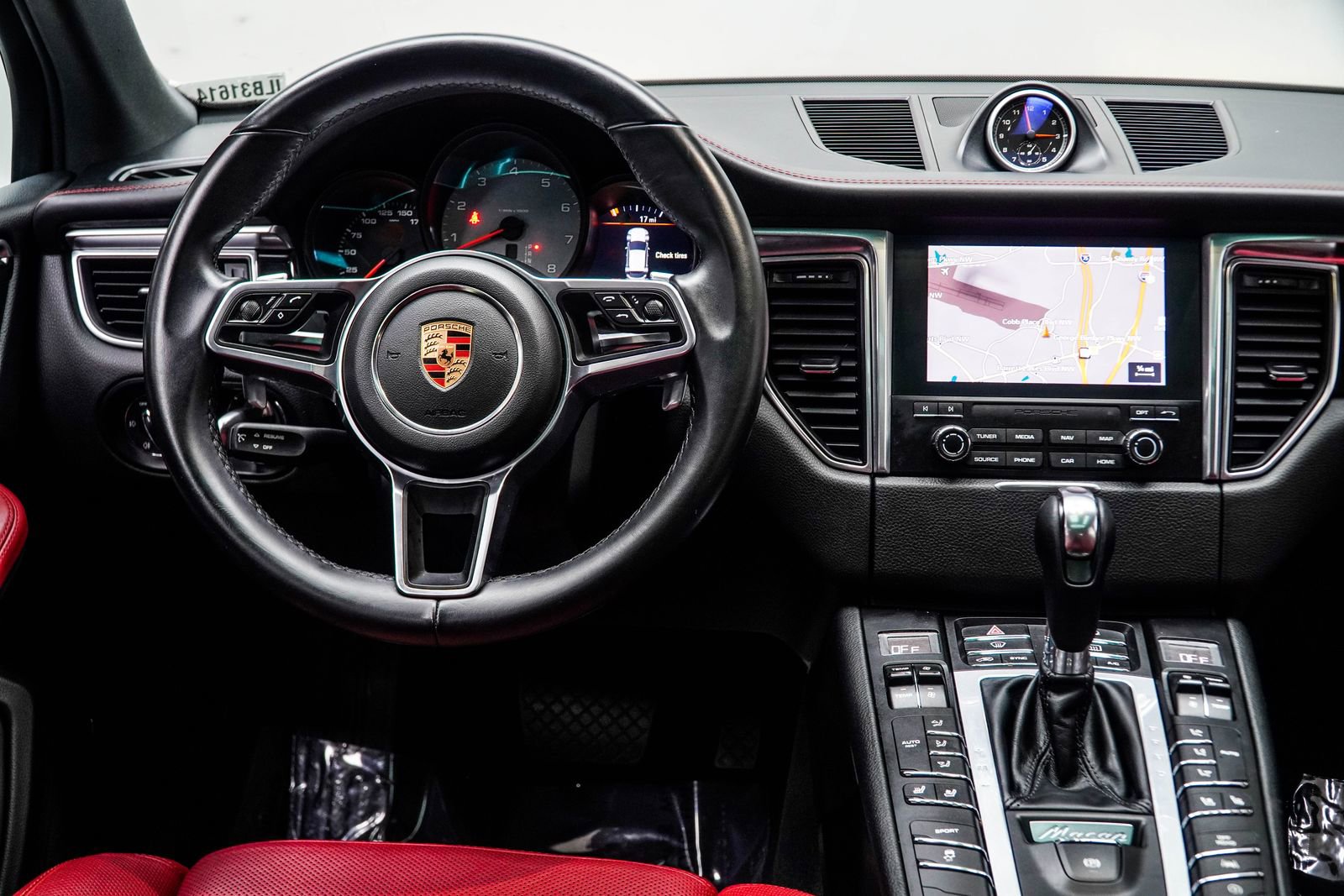 Used 2018 Porsche Macan S image 19