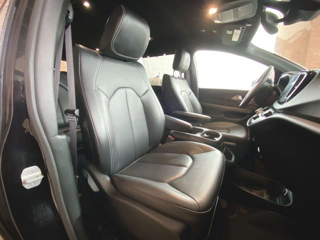Used 2025 Chrysler Pacifica Select FWD image 25