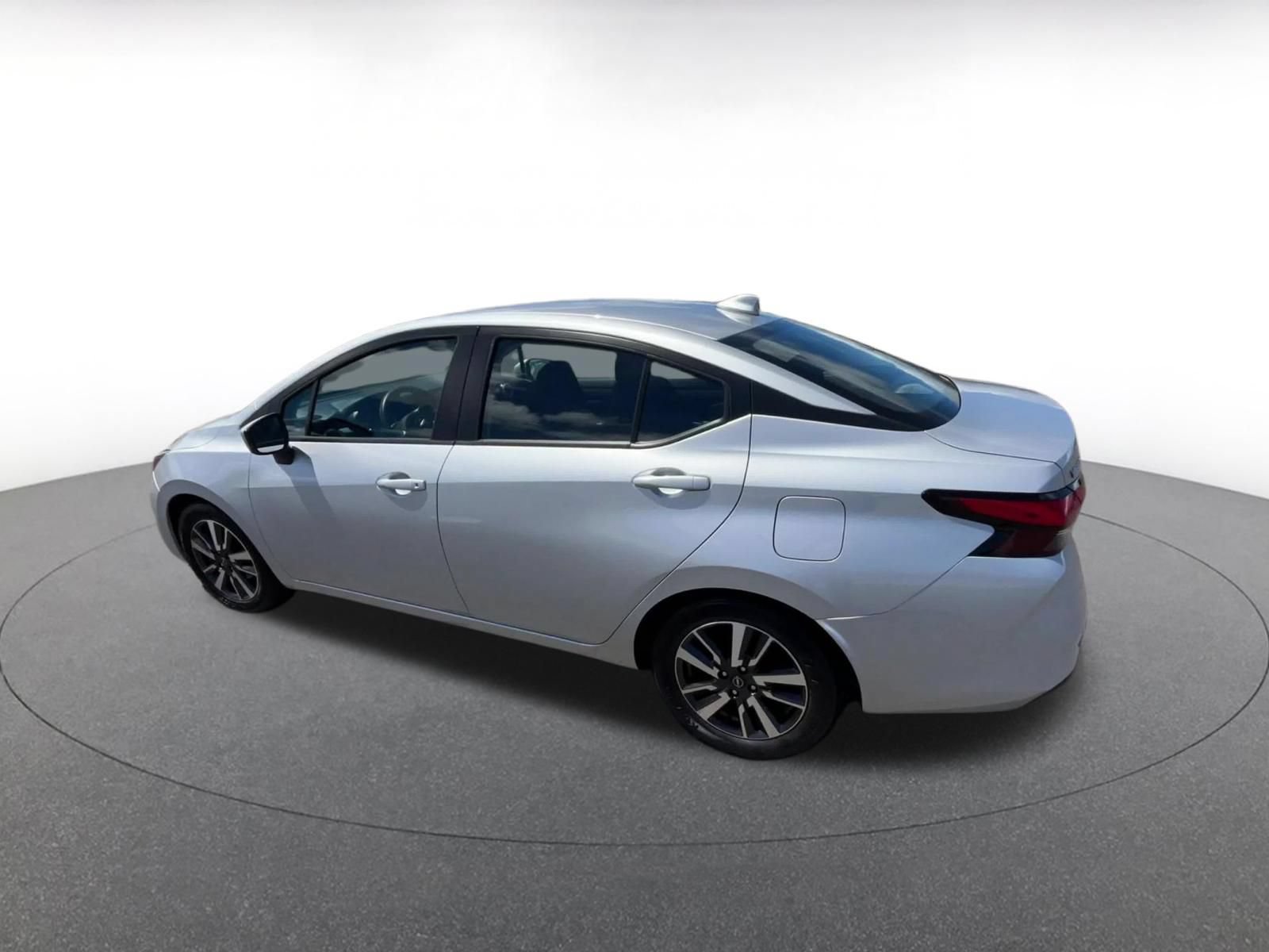 Used 2025 Nissan Versa SV FWD image 9