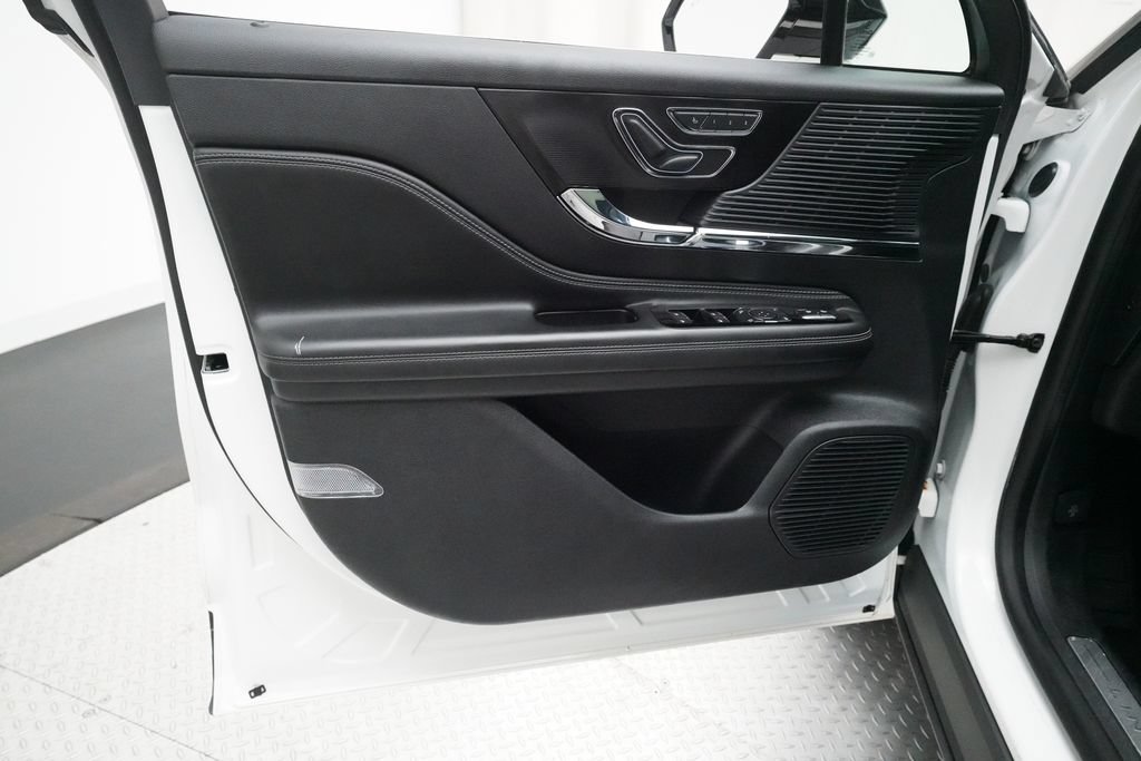 Used 2020 Lincoln Corsair AWD w/ Luxury Package image 27