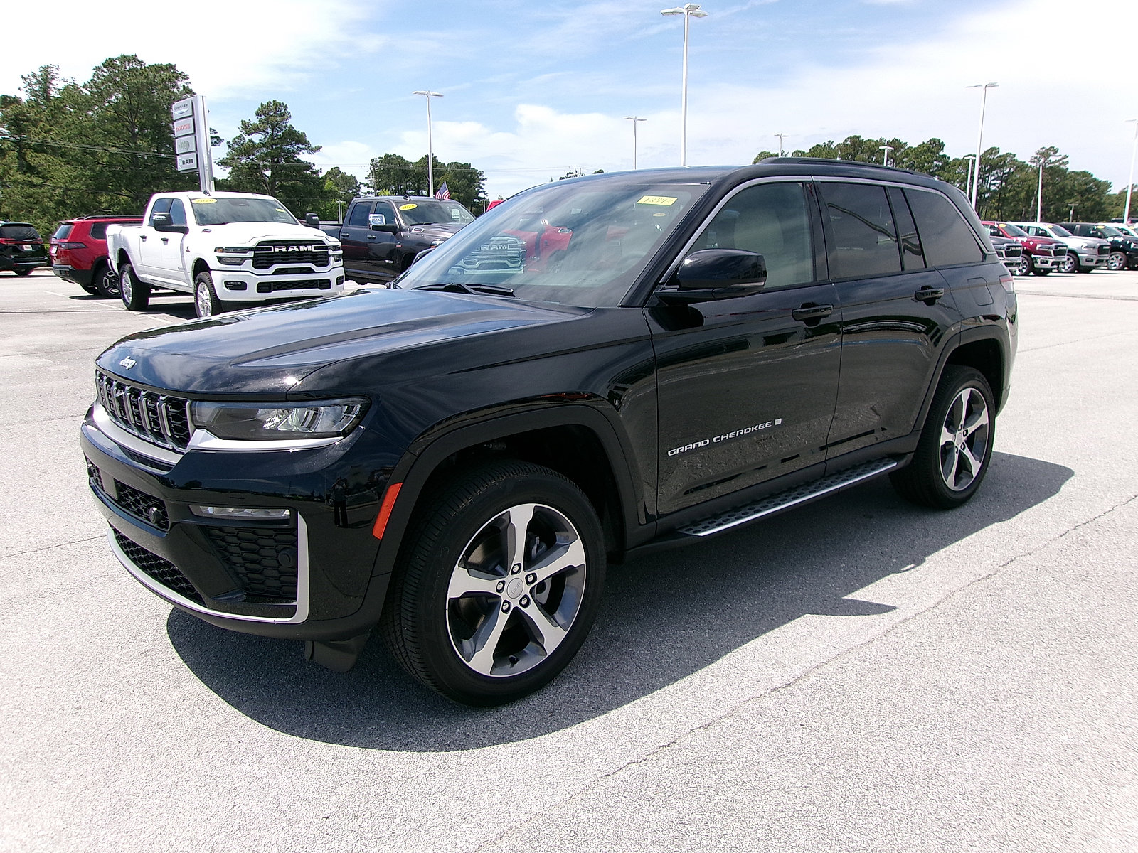 New 2026 Jeep Grand Cherokee Limited AWD/4WD image 2
