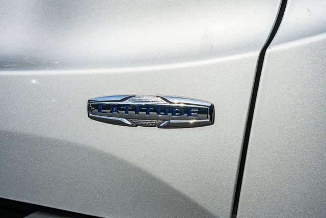 Used 2020 Jeep Renegade Latitude w/ UConnect 8.4 Nav Group image 17