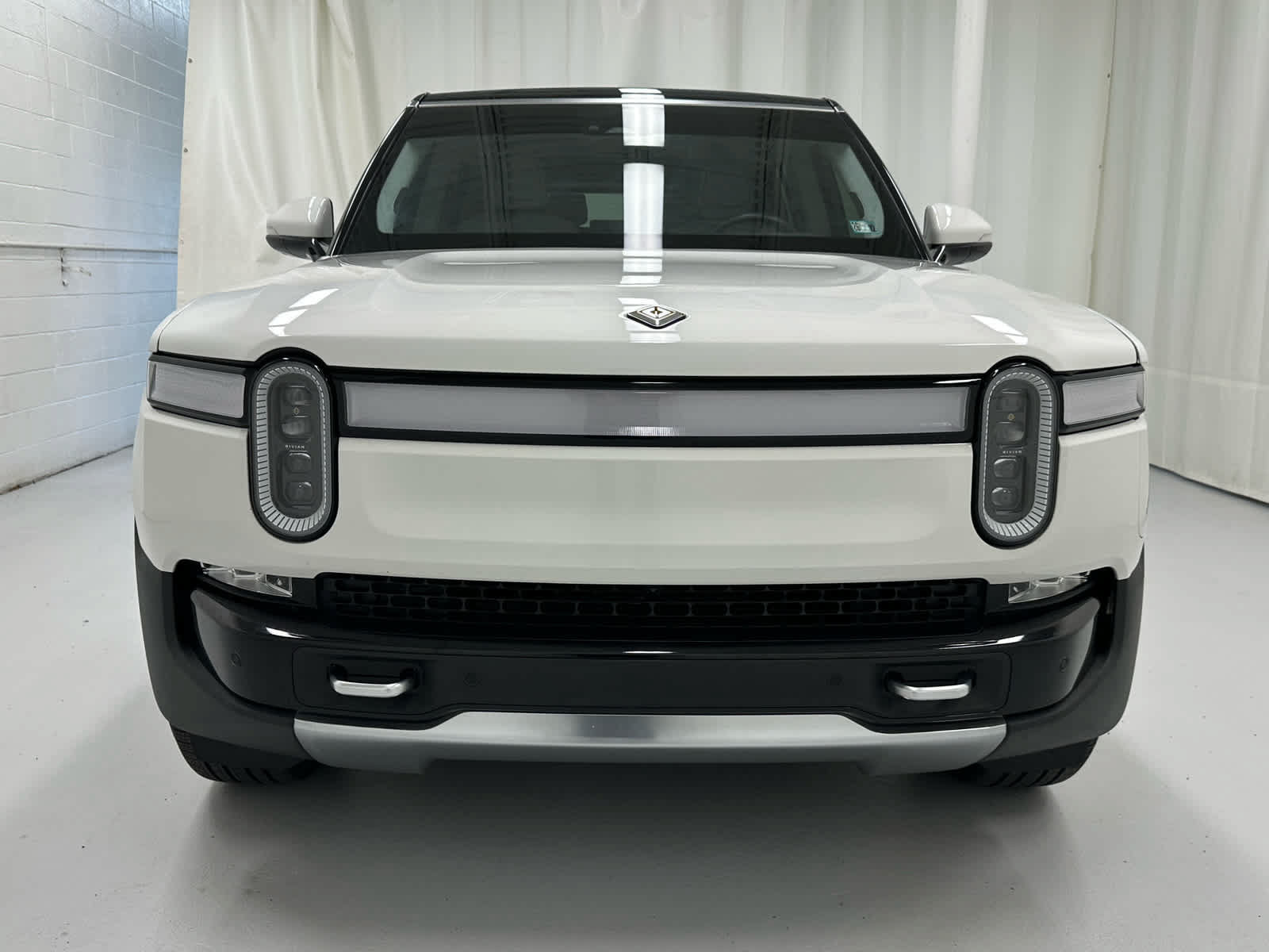 Used 2023 Rivian R1S Adventure Dual AWD/4WD image 5