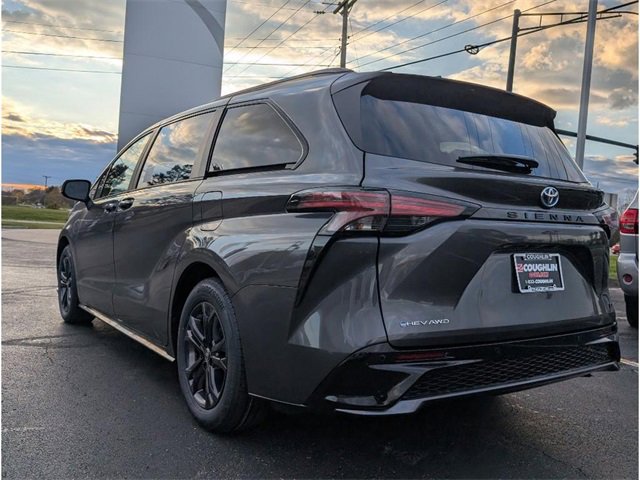 New 2025 Toyota Sienna XSE image 5