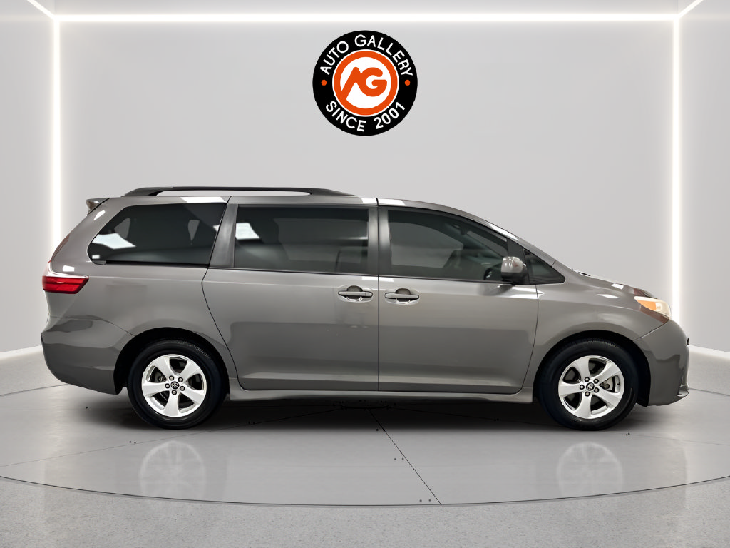 Used 2020 Toyota Sienna LE FWD image 3