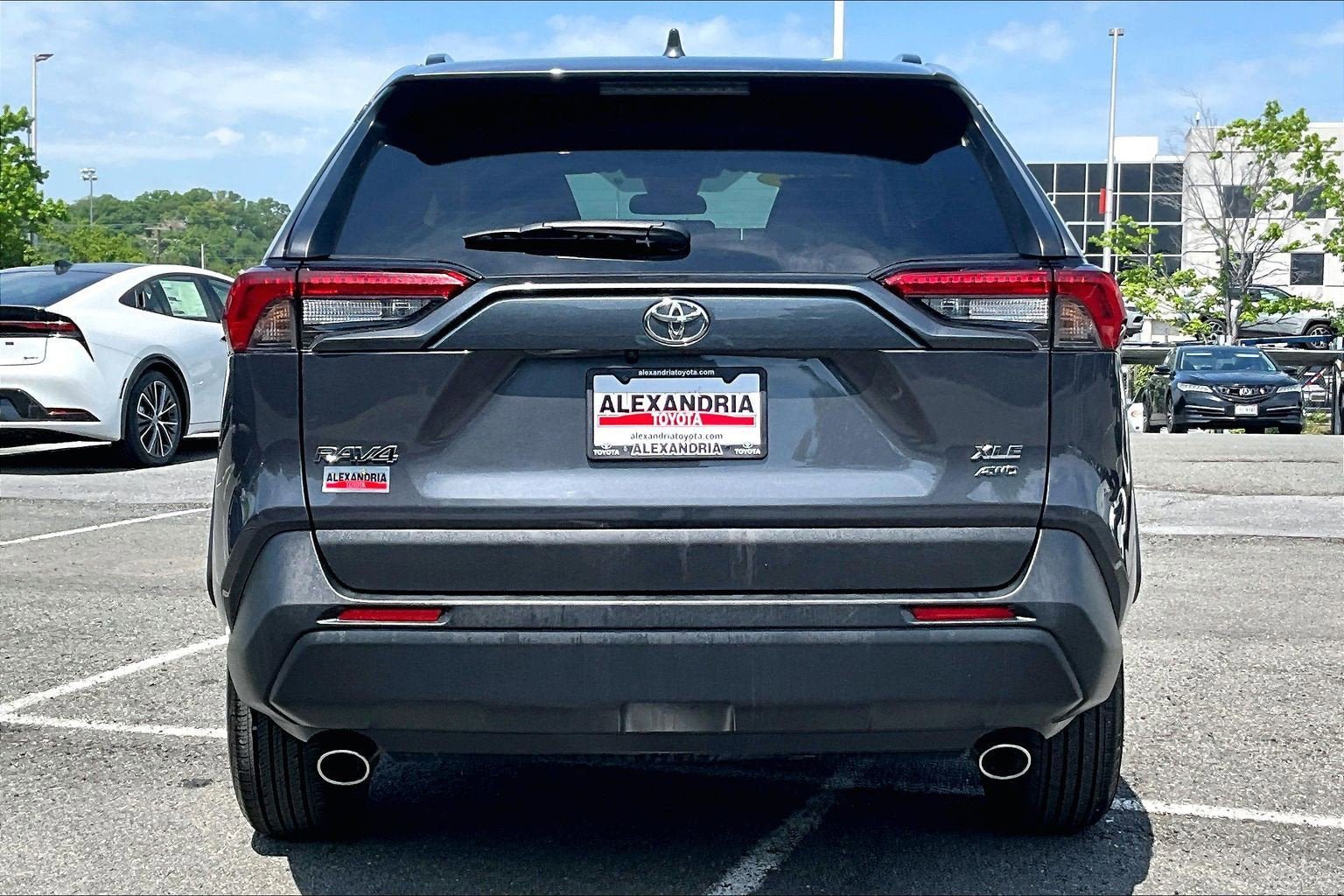 Used 2025 Toyota RAV4 XLE AWD/4WD image 4