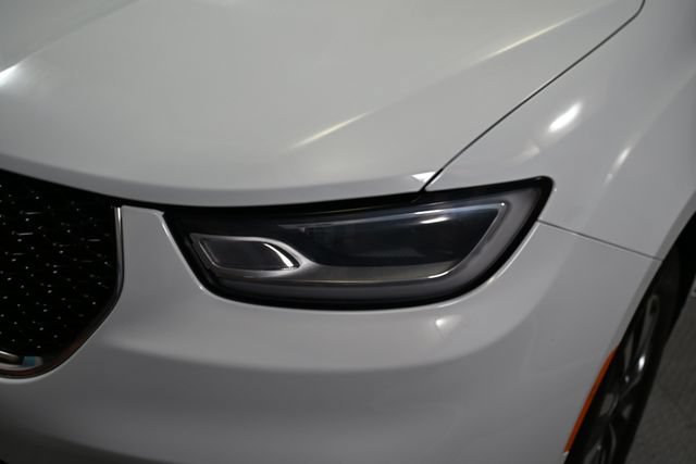 Used 2023 Chrysler Pacifica Limited FWD image 14