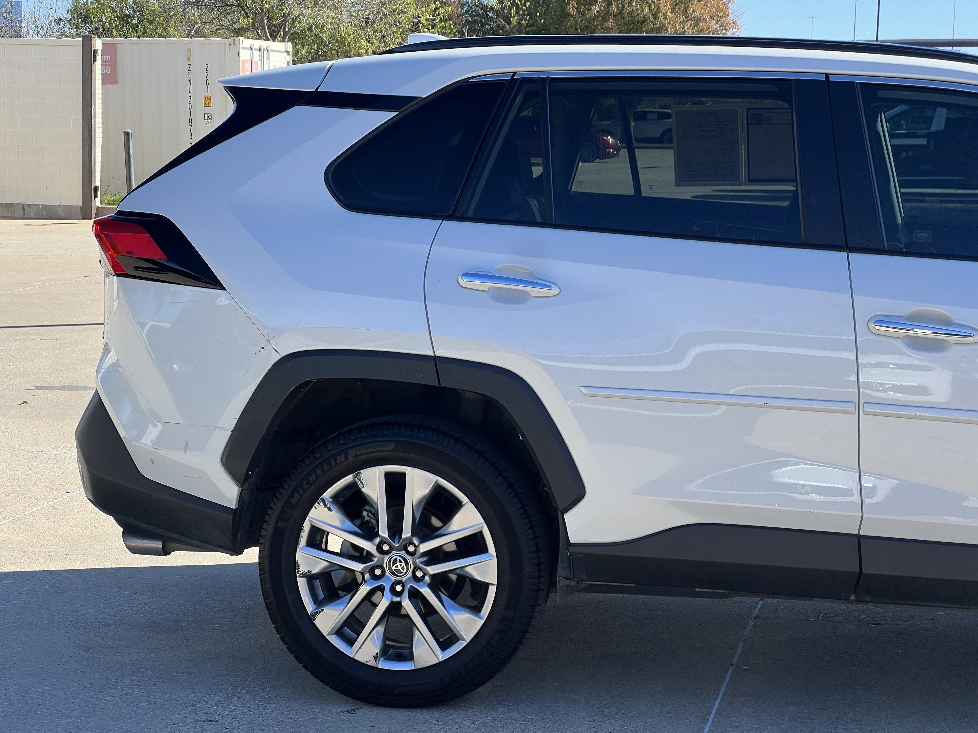 Used 2022 Toyota RAV4 Limited image 11