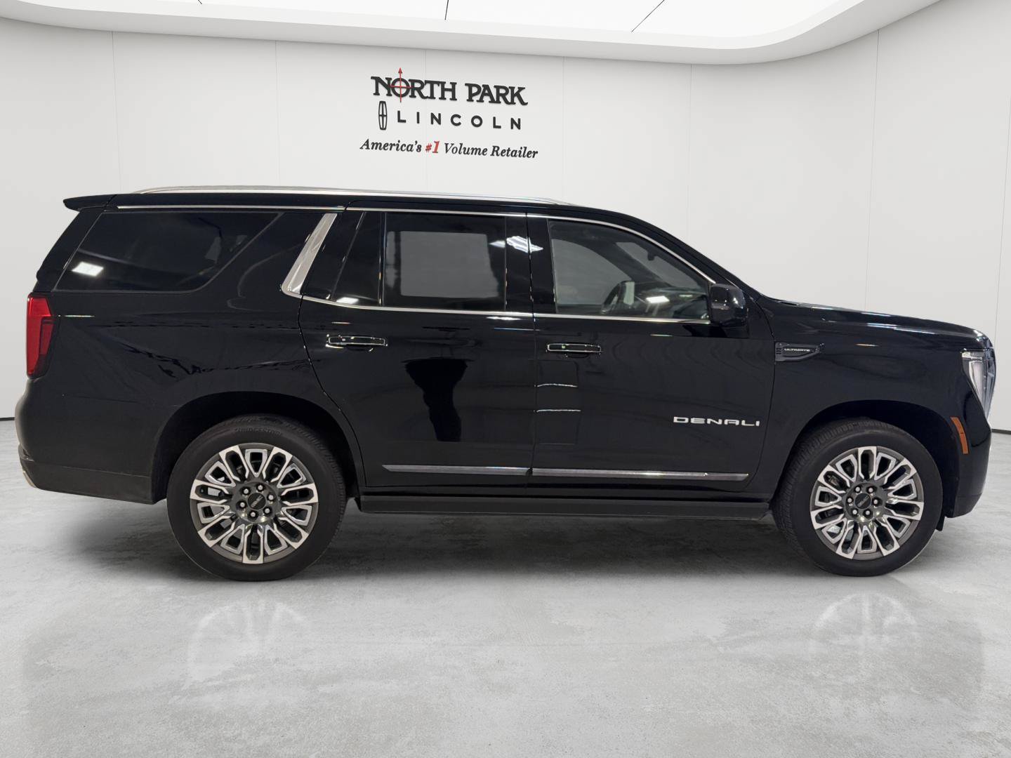 Used 2026 GMC Yukon Denali Ultimate AWD/4WD image 6
