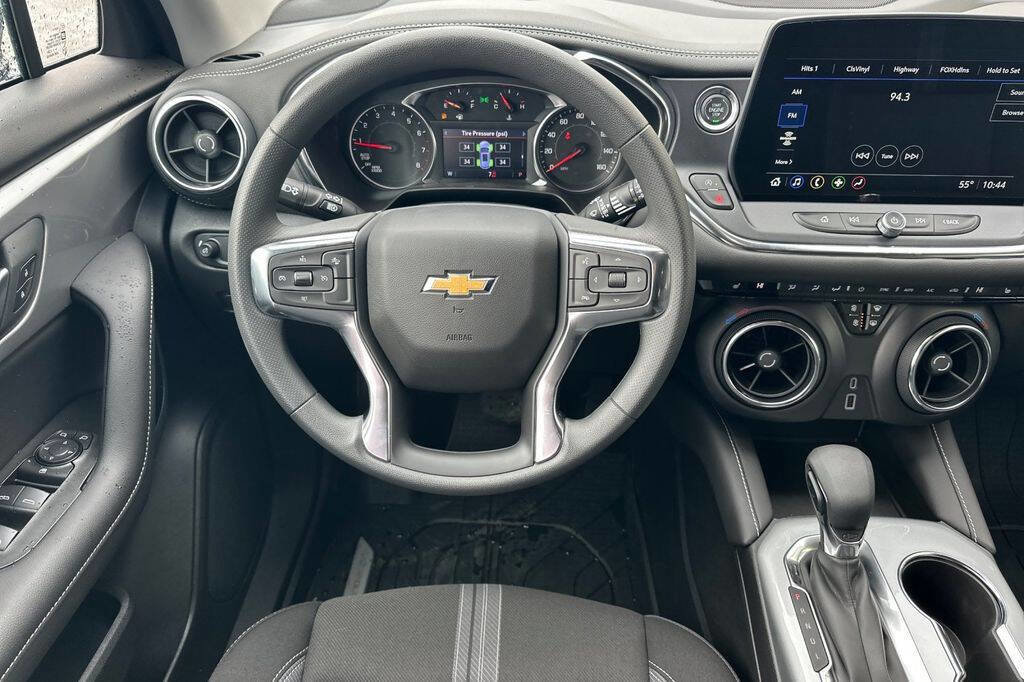 New 2025 Chevrolet Blazer LT w/ Midnight/Sport Edition image 15