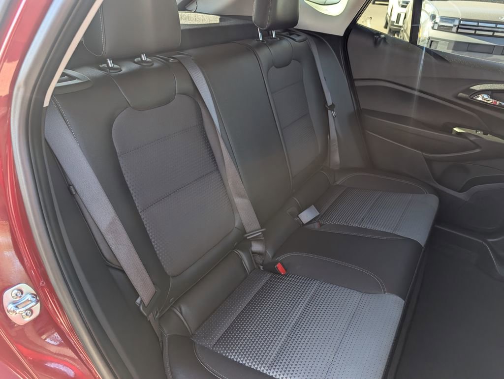Certified 2025 Chevrolet Trax LT FWD image 13