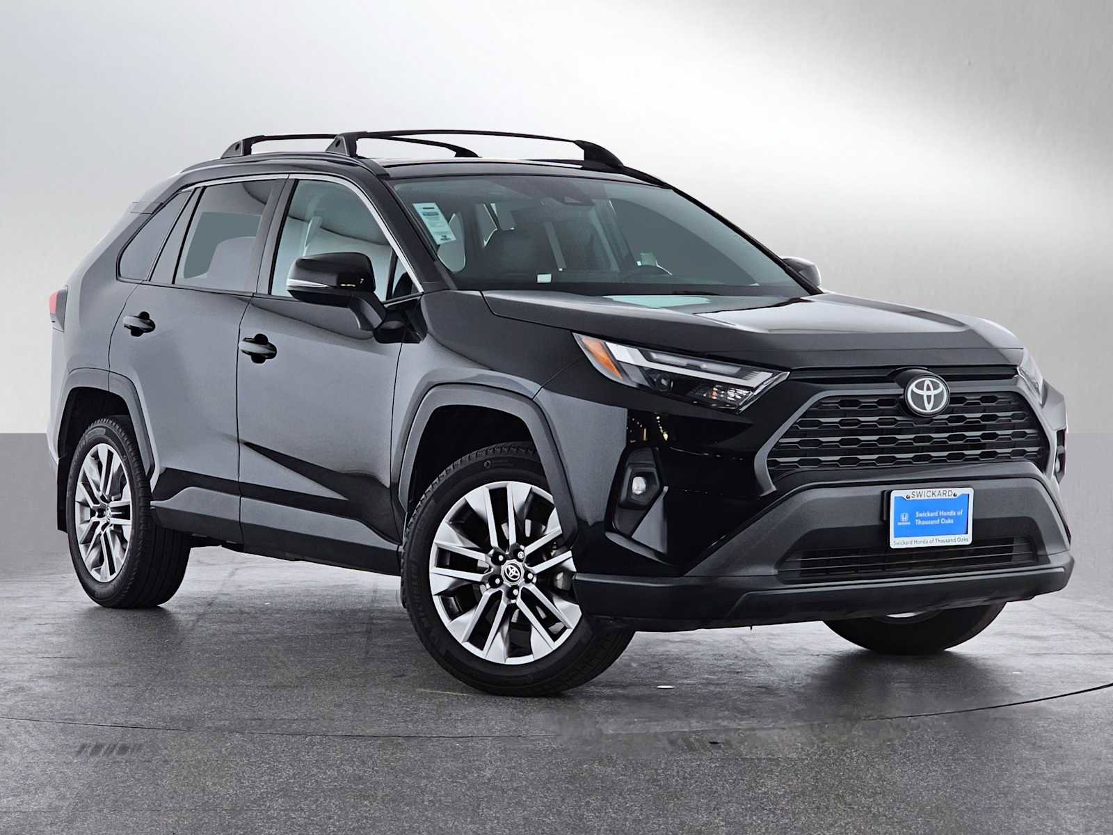Used 2022 Toyota RAV4 XLE Premium image 2