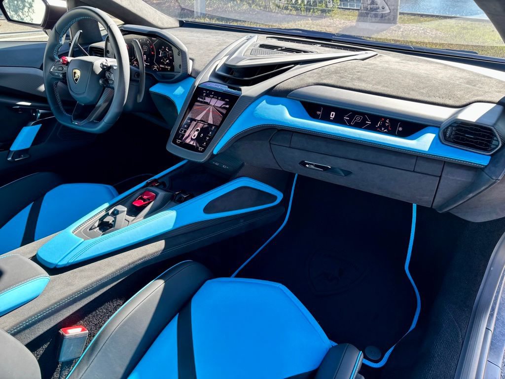 Used 2025 Lamborghini Revuelto AWD/4WD image 22