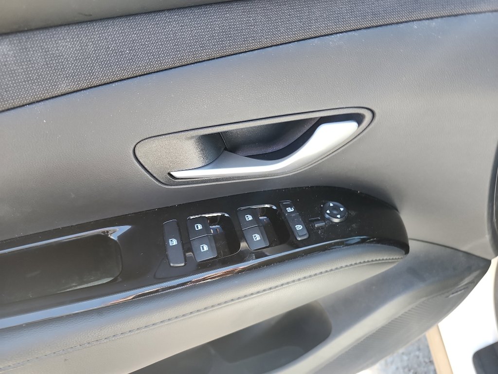 Used 2023 Hyundai Tucson Limited AWD/4WD image 17