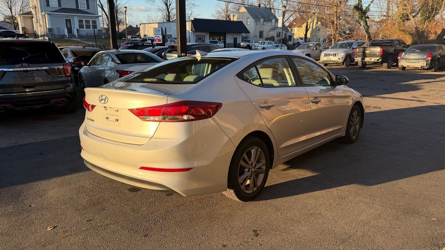 Used 2017 Hyundai Elantra SE image 5
